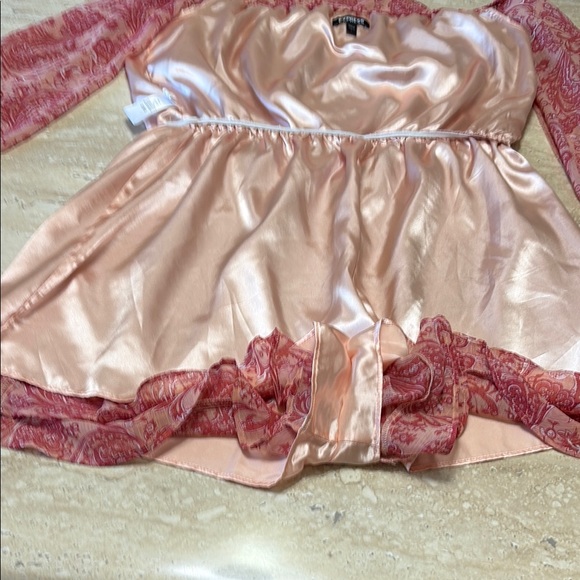 Express Pink Skorts/Romper with Bishop Sleeves - Picture 7 of 13